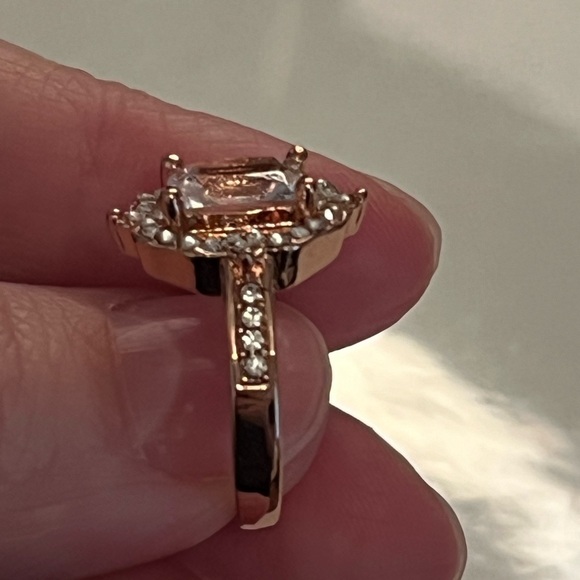 Rose Gold Diamond Halo Cut Ring - Picture 5 of 7